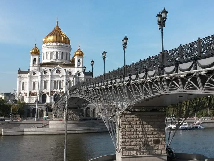 Храм Христа Спасителя и Патриарший мост в Москве